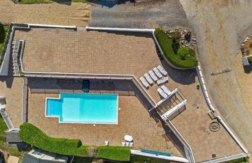 Springfield Deer View -No Commercial Sign written Vehicles,Private Hot Tub , 2 Dogs Max,Fishing Nearby & Communal Swimming Pool ,Pool open April to September - Foto 22