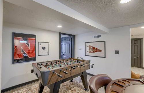 New 5BD Near UNL & DT | Poker Table & Games - Foto 16
