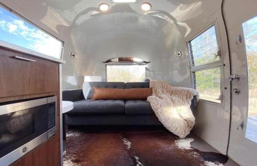 Restored Beautiful Airstream Fully Equipped with Incredible Outdoor Living in Texas - Foto 44