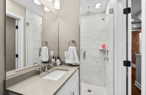 Federal Hill Luxury with Parking & Harbor View Rooftop - Foto 6