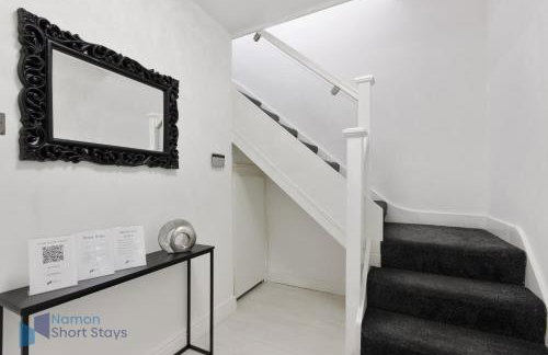 Large Comfy 4 Bedroom House, Ideal for Workers, FREE Parking - Foto 22