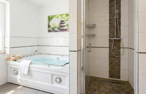 Waldsee Apartments - Sauna Whirlpool & Balkon - Foto 12