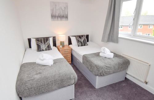 Milton Keynes 5BR Contractor house, families/ groups welcome. - Photo 4