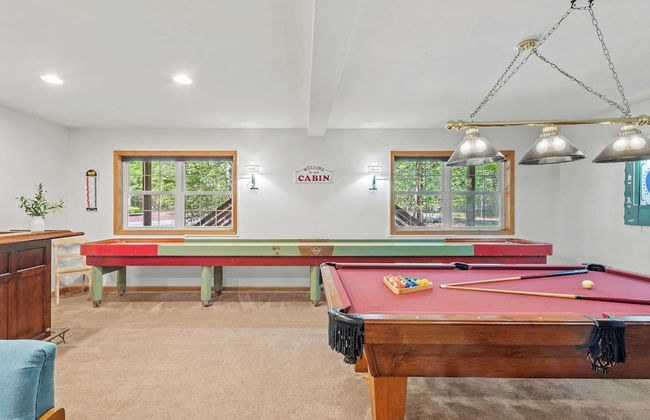 Lake + Pool Access, Game Room, Firepit, Deck Tawny and Peaceful by Avantstay - Foto 13