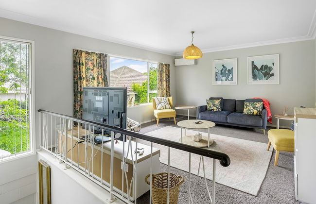 Inner City Retreat - WiFi - Netflix - Photo 26