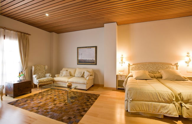 Hotel de Bodegas Hacienda Albae - Photo 11