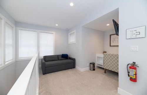 My Blue Haven - Shared lake access across the street! Glamorous home! - Foto 38