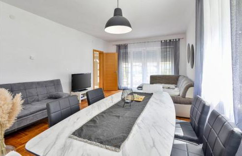 Gorgeous Home In Krizevci - Photo 6