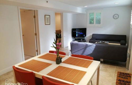 Contemporary 3 Bedroom Apt with Sauna in Woods - Foto 19