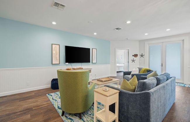 Sardinia Vacation Rental: Delightful Coastal Home near Vanderbilt Beach. Relax in a Private Pool and Spacious 4-BR Retreat with Modern Amenities. Ideal for Families. Minutes from Mercato and Local Attractions - Foto 17