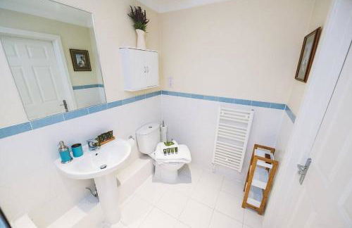 ! LARGE ! Apartment Central Leatherhead Sleeps 6! - Foto 21