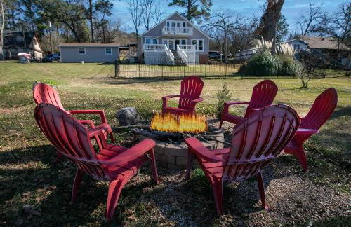 Lakefront House with Boat Dock, BBQ in Peaceful Flint - Foto 16