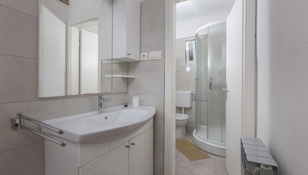 Matija - 120m to the Beach - R1 - Foto 3, Baño