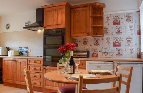 Glossoms Lodge - Photo 7