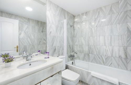 Hanami Alcazaba Beach Front Sea View - Photo 15