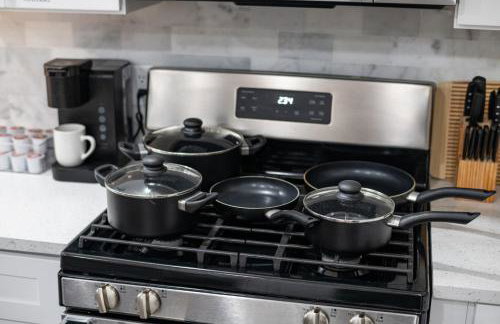 Modern Condo with Private Porch, Mins to NYC - Foto 26