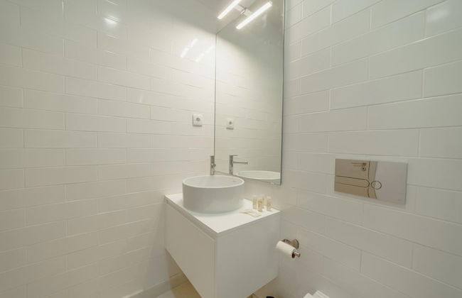 Legacy Oporto Premium Apartment B by Vacationy - Photo 30