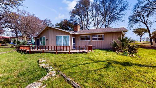 Laid-Back Lake House with Wraparound Deck - Foto 1