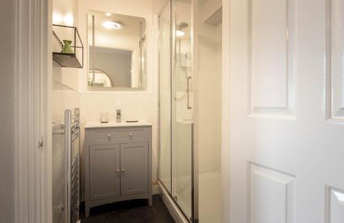 Number Three - Photo 15