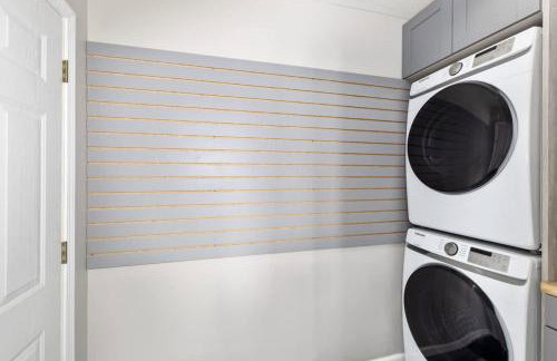 Lakefront Home with Dock Firepit & Private Deck - Foto 11