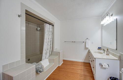 Spacious Fishing Getaway by Lake Guntersville! - Foto 19