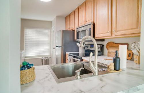 Beachfront Saint Helena Island Condo with Amenities! - Foto 9