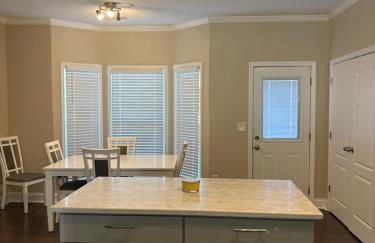 Peaceful 2BR 3BA Townhome - Foto 2