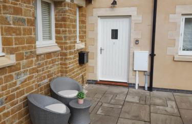 The Stables a Contractor Family 2 bed Town House in Central Melton Mowbray - Photo 7