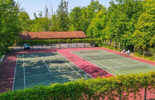 Elk Rapids Condo with Balcony Overlooking Elk Lake! - Foto 23