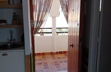 Studio with pool and sunrise view at 10 min beach walk - Foto 35