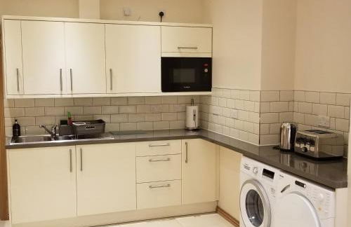 London Luxury Apartment 4 Bedroom Sleeps 12 people with 4 Bathrooms 1 Min walk from Station - Foto 30