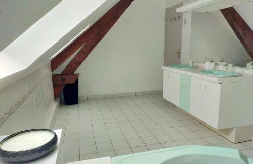 Rural farmhouse with patio, BBQ and fireplace - Photo 15