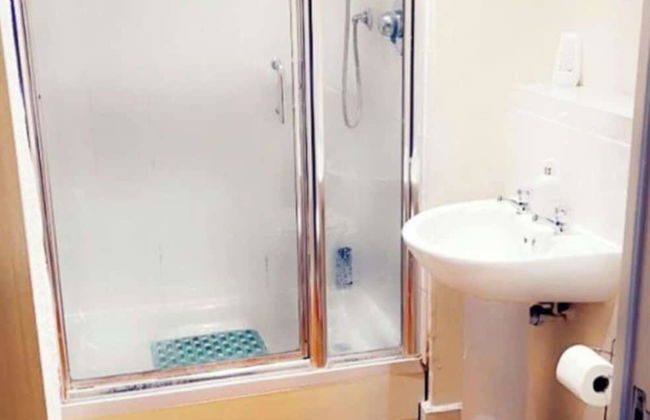 4 Guests - Petok - Parking - 35min Central London - Foto 11