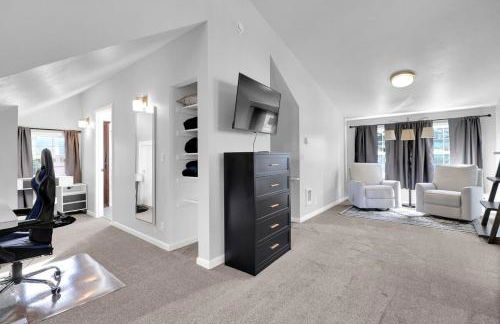 Spacious 3-Bedroom Near Campus - Photo 27