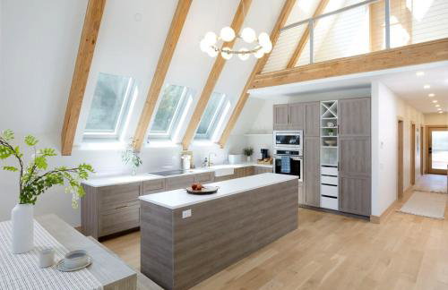 Luxury 5BR A frame w Heated Pool, Walk to Beach - Foto 7