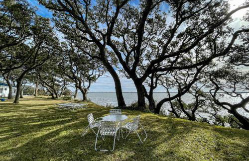 Three dog-friendly, waterfront cottages with full kitchens & private beach - Foto 48