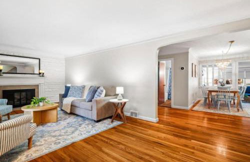 4 Bedroom Pool and Hot Tub Home Near Cleveland - Foto 9