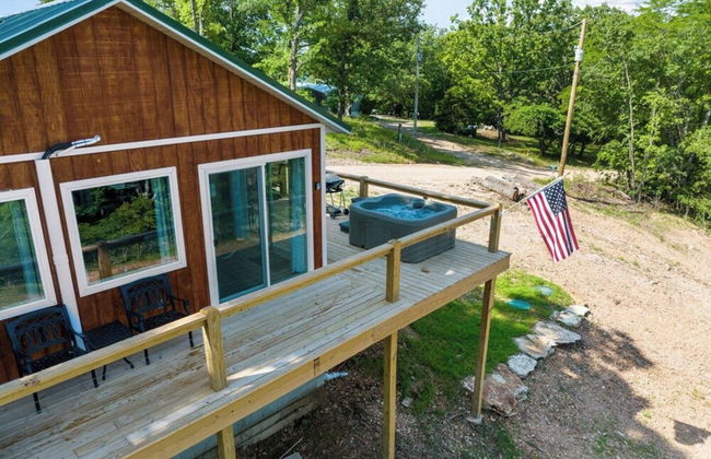 Romantic Lake Haven - Couples' Cabin - Foto 23