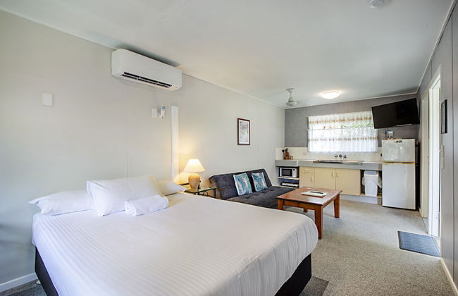 Bush Village Holiday Cabins - Photo 17