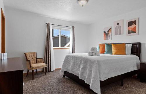 Stylish 5 BR- LG Fenced Backyard and Playground - Foto 11