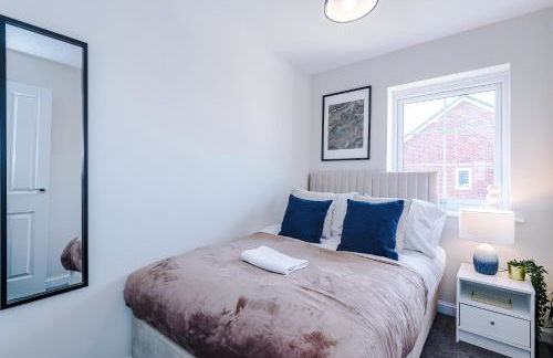 Liverpool-Halewood-Speke - NR Airport & JLR - Sleeps 8 - 5 Beds 1 sofabed 2 Bath Driveway Parking - Docks - Short 2 Long Stays - by Samina, ARZ Stays - Foto 11