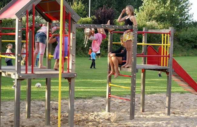 Modern Chalet With a Fireplace in a Holiday Park - Foto 19