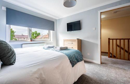 Scotia House -3 bed house in Larkhall with private driveway - Photo 16