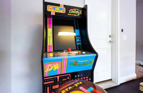 WeHo Nashville Home, Geodis Park, Mini-Golf, Arcade, 10min to Downtown! Sleeps 10! - Foto 6