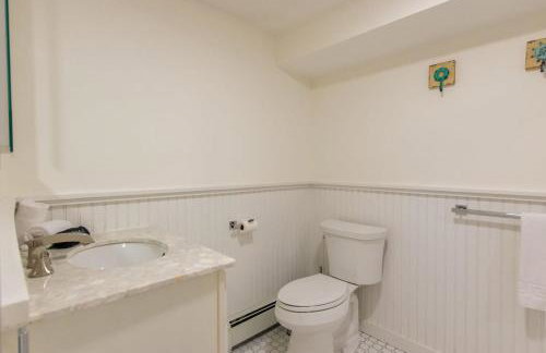 Stunning Home with In-Ground Pool - Photo 35