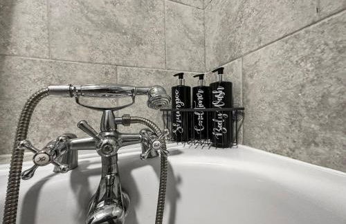 3 bed home in Tonypandy with Balcony View Room - Foto 21