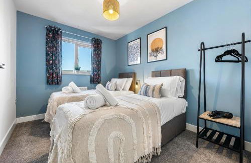 Stylish 4-Bedroom Townhouse with two large parking spaces and superfast Wi-Fi - Photo 6