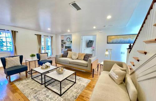 New Charming Spacious Disneyland Pool Home - Photo 17