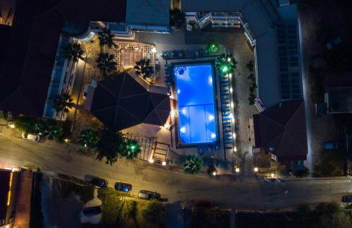 Vivian Hotel - Photo 2