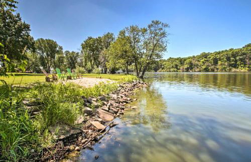 Family Home with Deck, Yard, Dock on Rock River - Foto 41